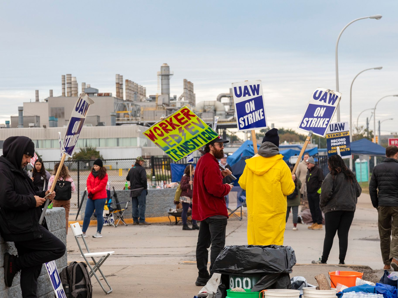 Können wieder zurück an die Arbeit gehen: Ford-Arbeiter bekommen deutlich mehr Gehalt. - Foto: Jim West/ZUMA Press Wire/dpa