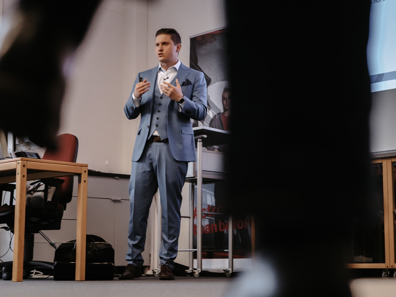 Headhunter warnt: Darum nimmt die Unverbindlichkeit der Top-Manager zu - und so kann man das für seine eigene Karriere nutzen - Foto: presseportal.de