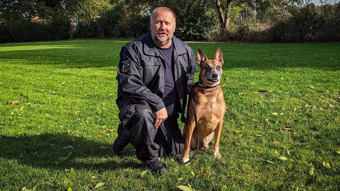 POL-BO: Gemeinsamer Ruhestand: Diensthundführer Frank Karkowski und Polizeihund Günni gehen in Pension - Bild: presseportal.de