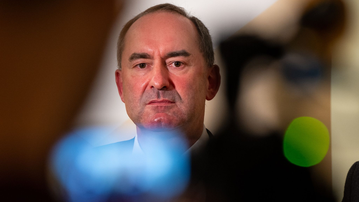 Auf einen ehemaligen Lehrer von Hubert Aiwanger könnte Ärger zukommen. - Foto: Lennart Preiss/dpa