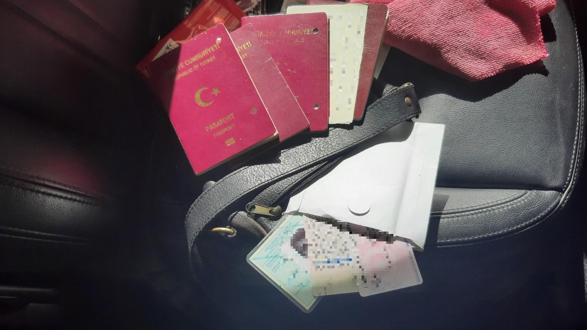 Bundespolizeidirektion München: Maserati-Fahrer unter Drogeneinfluss und ohne Fahrerlaubnis/ Bundespolizei findet Rauschgift und gefälschte Dokumente - Foto: presseportal.de