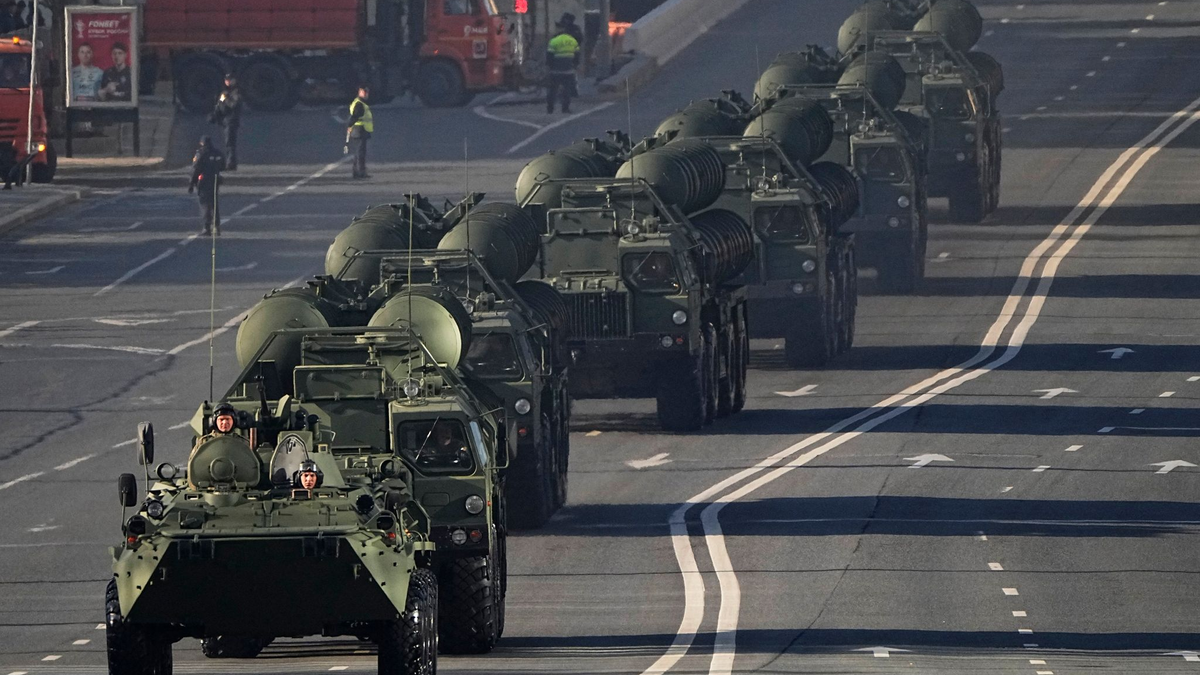 Militärparade zum Tag des Sieges in Moskau. - Foto: Alexander Zemlianichenko/AP/dpa