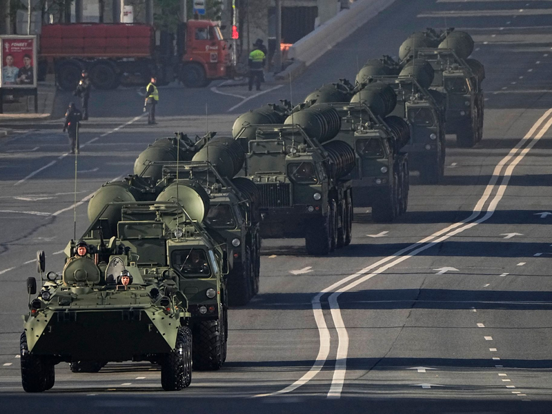 Militärparade zum Tag des Sieges in Moskau. - Foto: Alexander Zemlianichenko/AP/dpa