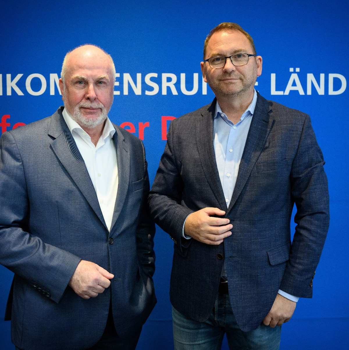 dbb-Bundesvorsitzender Ulrich Silberbach (l) und Verdi-Vorsitzender Frank Werneke hoffen bei den Tarifverhandlungen für den öffentlichen Dienst auf ein Angebot der Länder. - Foto: Bernd von Jutrczenka/dpa