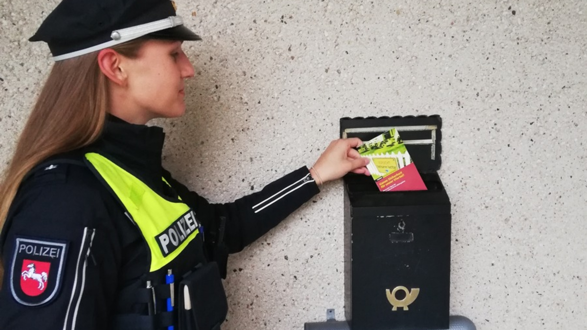POL-HI: Der Beginn der dunklen Jahreszeit - Die Polizei in Elze führt präventive Maßnahmen im Umgang mit dem richtigen Einbruchschutz durch - Foto: presseportal.de