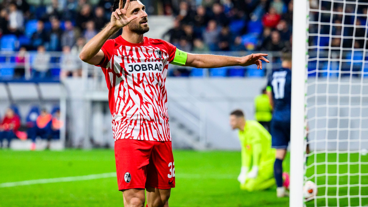 War mit seinen drei Toren der Matchwinner für Freiburg: Vincenzo Grifo. - Foto: Tom Weller/dpa