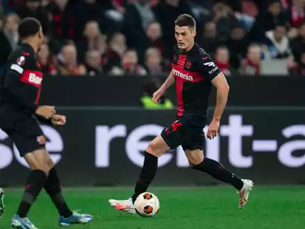Patrik Schick (l) hat zwei gestoppte Comebacks hinter sich. - Foto: Marius Becker/dpa