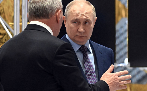 Kremlchef Wladimir Putin (r) mit Juri Borissow, Chef des staatlichen russischen Raumfahrtunternehmens Roskosmos. - Foto: Grigory Sysoev/Pool Sputnik Kremlin/AP/dpa Kremlchef Wladimir Putin (r) mit Juri Borissow, Chef des staatlichen russischen Raumfahrtunternehmens Roskosmos. - Foto: Grigory Sysoev/Pool Sputnik Kremlin/AP/dpa
