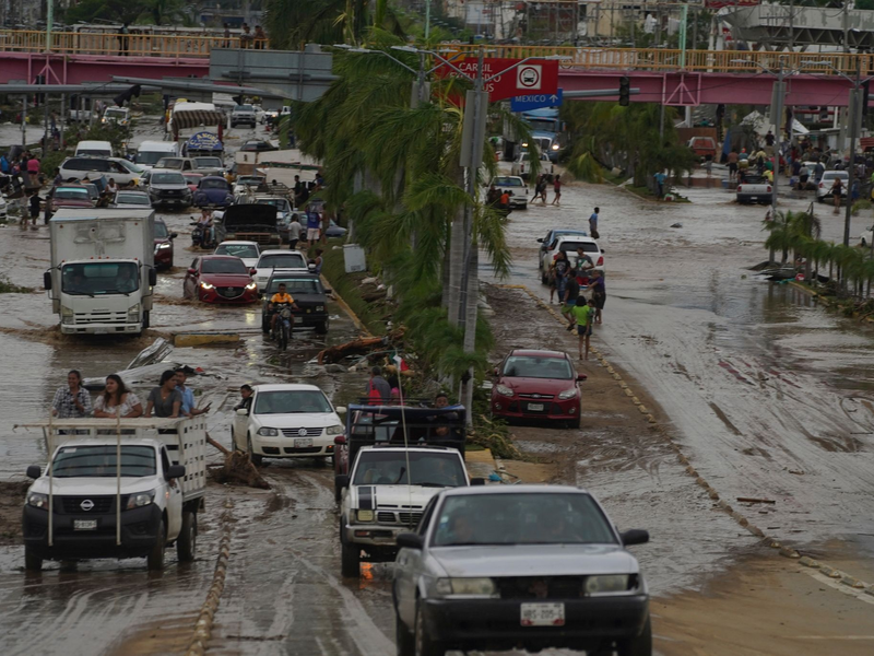 Überschwemmte Straßen im für seine Klippenspringer und Luxushotels berühmten Acapulco. - Foto: Marco Ugarte/AP