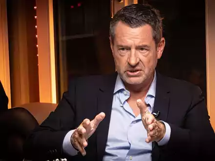 Kai Diekmann im Salon Schinkelplatz: Christian Wulff ist am Umgang mit der Wahrheit gescheitert - Foto: inside-wirtschaft.de