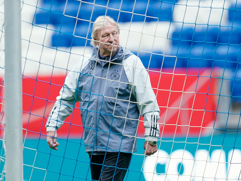 Horst Hrubesch kann froh sein, dass die Hängepartie um Frauen-Bundestrainerin Voss-Tecklenburg beendet ist. - Foto: Uwe Anspach/dpa