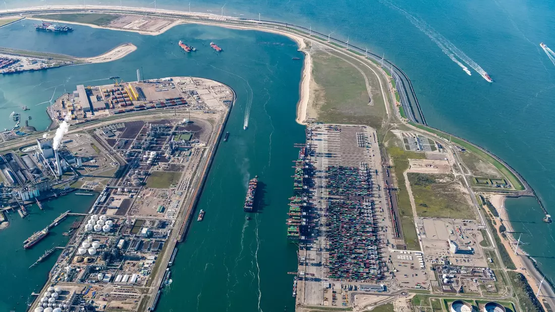 Übersicht über den Yangtzekanaal Euromax in den Niederlanden: Zum großen Teil soll Wasserstoff per Schiff im Rotterdamer Hafen ankommen. - Bild: Paul Martens/Martens Multimedia/dpa