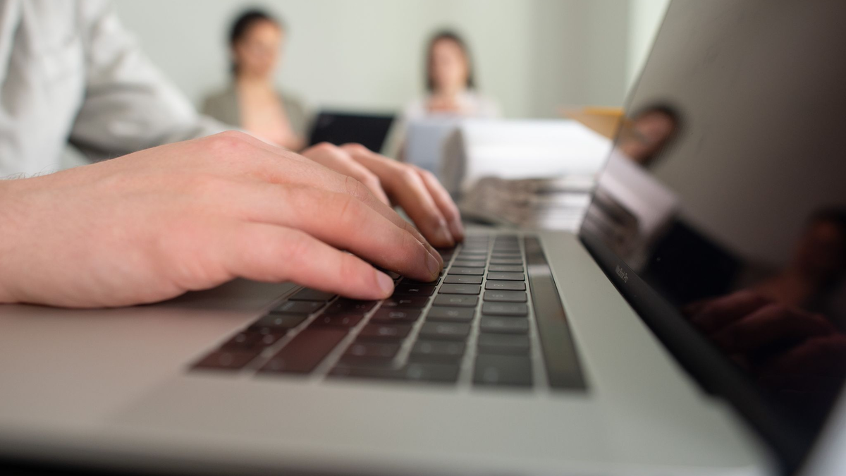 In Deutschland arbeiten Menschen im Schnitt 39 Jahre lang - aber mit vergleichsweise wenigen Stunden pro Jahr. - Foto: Klaus-Dietmar Gabbert/dpa