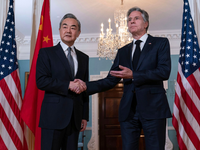 Chinas Außenminister Wang Yi und US-Außenminister Antony Blinken haben sich in Washington getroffen. - Foto: Jose Luis Magana/AP/dpa