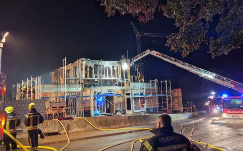 POL-GÖ: (531/2023) Rohbaubrand in Gieboldehausen - Obergeschoss fängt Feuer, keine Verletzten, Ursache unklar - Foto: presseportal.de