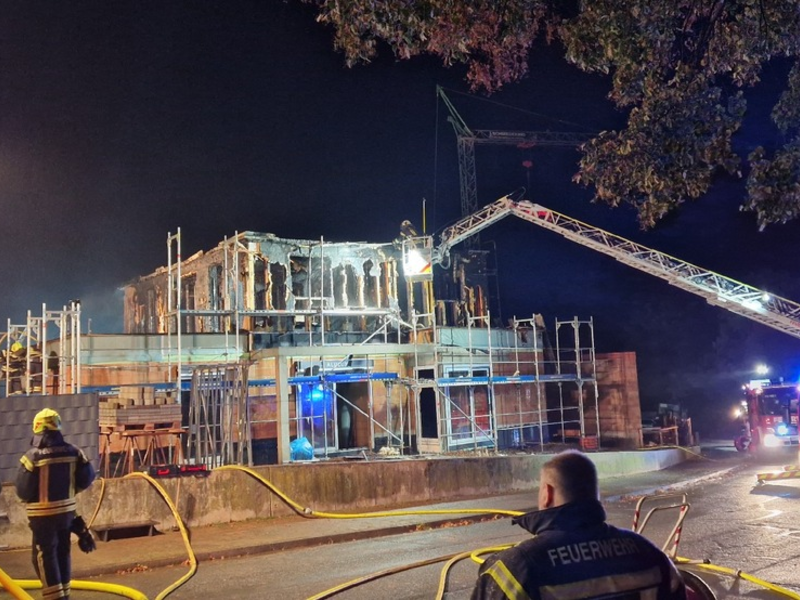 POL-GÖ: (531/2023) Rohbaubrand in Gieboldehausen - Obergeschoss fängt Feuer, keine Verletzten, Ursache unklar - Foto: presseportal.de