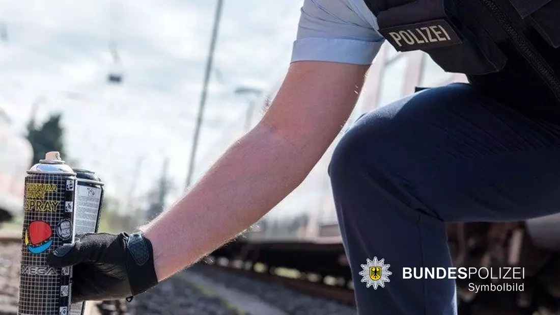 Bundespolizeidirektion München: Sprayer auf frischer Tat ertappt / Graffiti verursachte hohen Sachschaden - Bild: presseportal.de