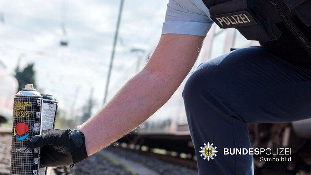 Bundespolizeidirektion München: Sprayer auf frischer Tat ertappt / Graffiti verursachte hohen Sachschaden - Foto: presseportal.de