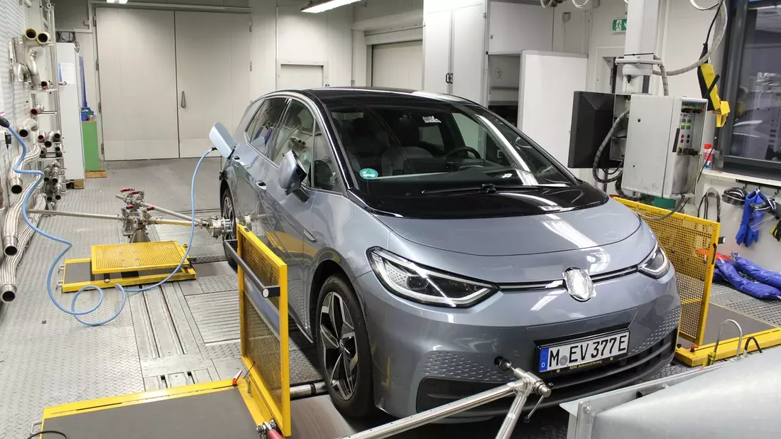 ADAC Dauertest: VW-ID.3-Akku zeigt keine Auffälligkeiten / Zwischenbilanz nach 100.000 Kilometern / Softwareupdate verbessert Ladegeschwindigkeit - Bild: presseportal.de