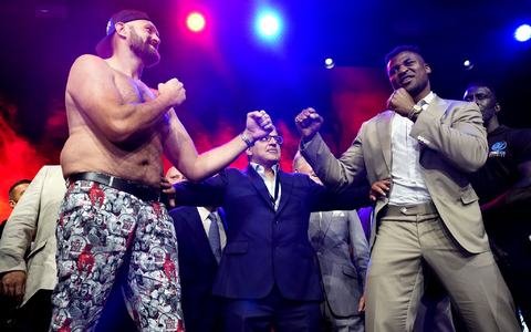 Box-Champion Tyson Fury (l) kämpft in Saudi-Arabien gegen Francis Ngannou. - Foto: James Manning/PA Wire/dpa