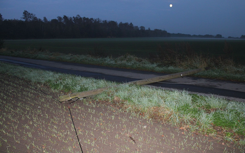 POL-COE: Ascheberg, Davensberg, Rennekamp/ Lkw bringt Telefonmasten zu Fall - Foto: presseportal.de