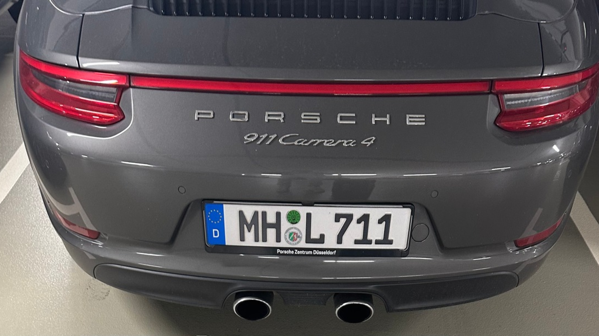 POL-E: Mülheim an der Ruhr: Porsche-Besitzer durch Diebstahl seines PKW geweckt - Fotofahndung - Foto: presseportal.de