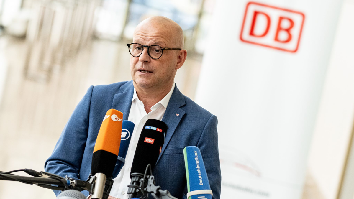 Martin Seiler, DB-Personalvorstand, hält die Forderungen der GDL für «unerfüllbar». - Foto: Fabian Sommer/dpa