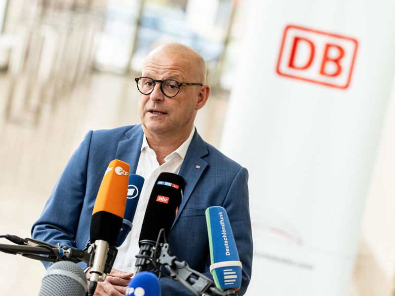 Martin Seiler, DB-Personalvorstand, hält die Forderungen der GDL für «unerfüllbar». - Foto: Fabian Sommer/dpa