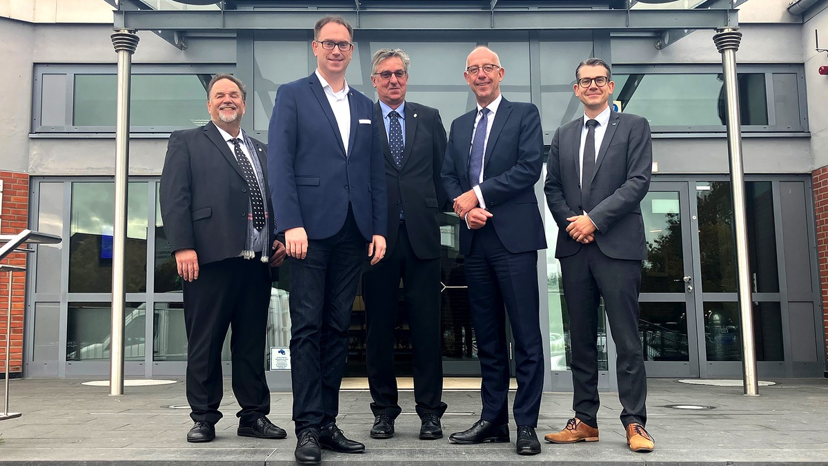 Einzigartige Lernortkooperation der beruflichen Bildung / Lübecks Bürgermeister Jan Lindenau zu Besuch am Campus Hörakustik - Foto: presseportal.de