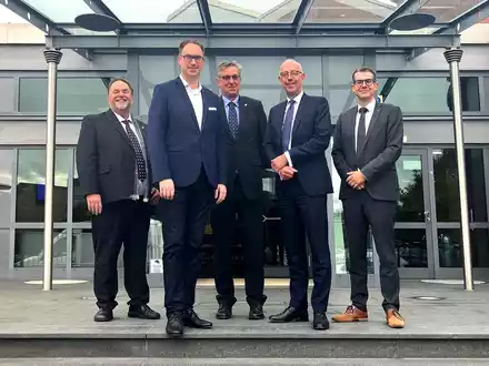 Einzigartige Lernortkooperation der beruflichen Bildung / Lübecks Bürgermeister Jan Lindenau zu Besuch am Campus Hörakustik - Foto: presseportal.de