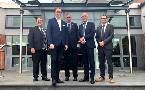 Einzigartige Lernortkooperation der beruflichen Bildung / Lübecks Bürgermeister Jan Lindenau zu Besuch am Campus Hörakustik - Foto: presseportal.de