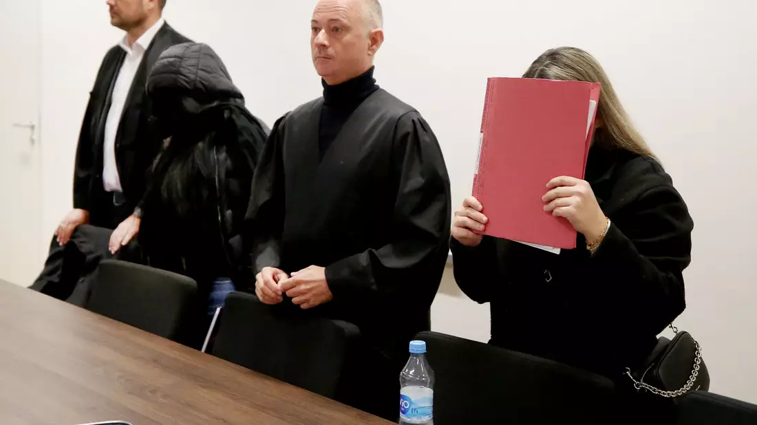 Im Prozess um den tragischen Tod eines zweijährigen Jungen in einer Mini-Kita in Gelsenkirchen wurde nun ein Urteil gesprochen. - Bild: Roland Weihrauch/dpa