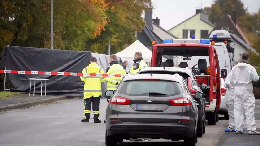 Nach dem Fund einer männlichen Leiche in Horn-Bad Meinberg ermittelt eine Mordkommission. - Bild: Christian Müller/Westfalennews/dpa