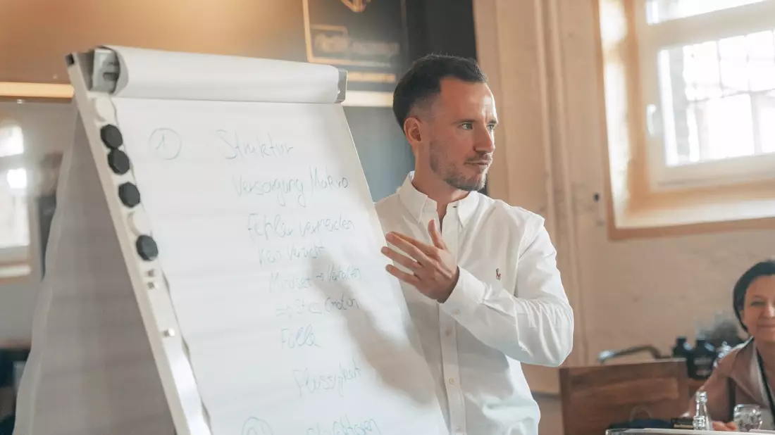 Mit der Abnehmspritze zum Traumkörper? - Daniel van den Boom klärt auf, was es wirklich mit dem angeblichen Wundermittel zur Fettverbrennung auf sich hat - Bild: presseportal.de