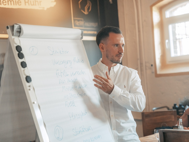 Mit der Abnehmspritze zum Traumkörper? - Daniel van den Boom klärt auf, was es wirklich mit dem angeblichen Wundermittel zur Fettverbrennung auf sich hat - Foto: presseportal.de