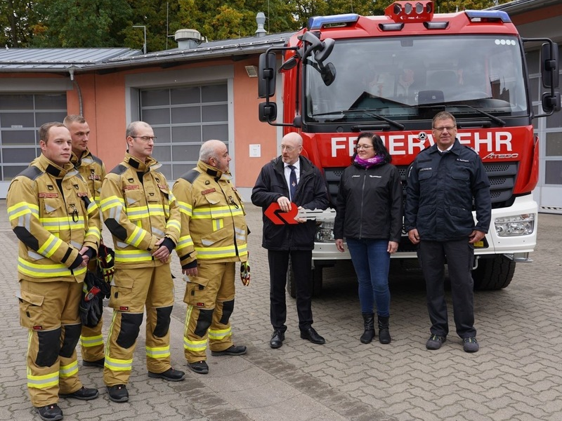 IM-MV: Zukunftsfähige Feuerwehr: Christian Pegel übergibt erstes Löschgruppenfahrzeug - Foto: presseportal.de