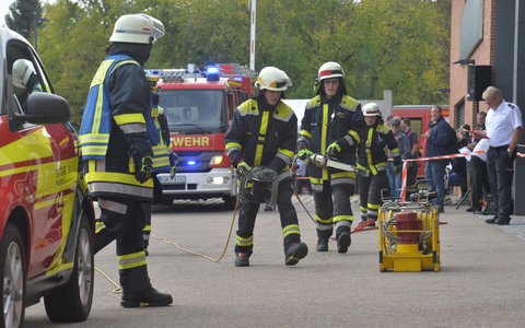 FW Stuttgart: Über 300 Einsatzkräfte erfolgreich mit dem Feuerwehr-Leistungsabzeichen ausgezeichnet - Foto: presseportal.de