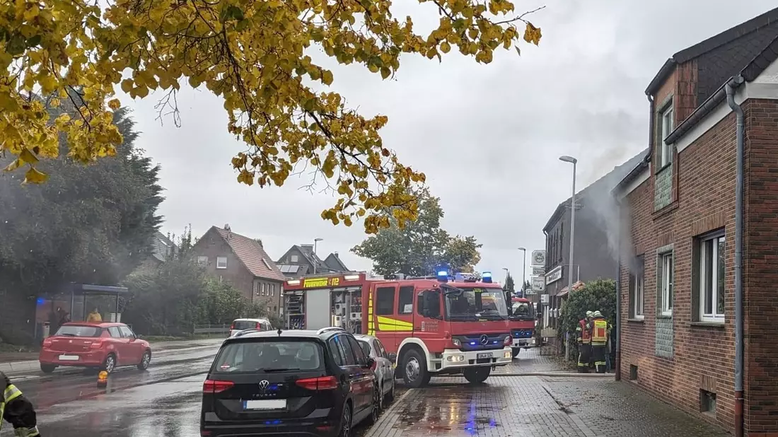 FW-WRN: FEUER_3 - LZ3 - LZ1 - Küchenbrand - Bild: presseportal.de