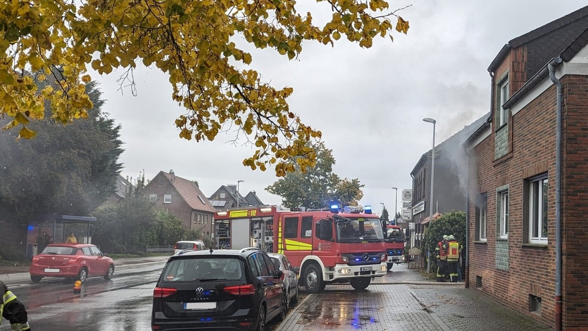 FW-WRN: FEUER_3 - LZ3 - LZ1 - Küchenbrand - Foto: presseportal.de