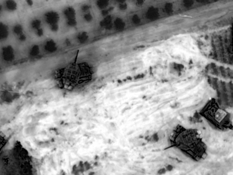 Auf diesem undatierten von den israelischen Verteidigungskräften zur Verfügung gestellten Videostandbild sind israelische Panzer im Gazastreifen zu sehen. - Foto: Uncredited/Israeli Defense Forces/AP/dpa