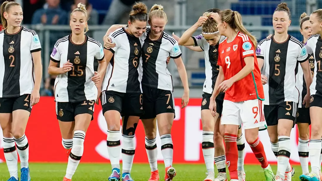 Die DFB-Frauen setzten sich mit 5:1 gegen Wales durch. - Bild: Uwe Anspach/dpa