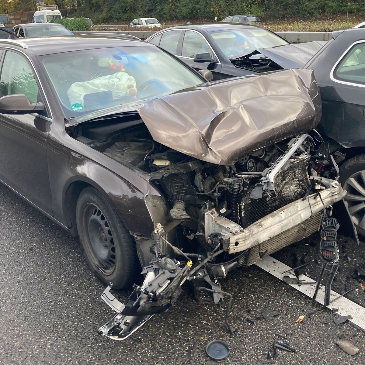 Bei mehreren Massenkarambolagen auf der Autobahn nahe Heilbronn sind am Freitagnachmittag Dutzende Fahrzeuge an insgesamt 17 verschiedenen Unfallstellen aufeinandergefahren. - Foto: Jürgen Kümmerle/Heilbronner Stimme/dpa