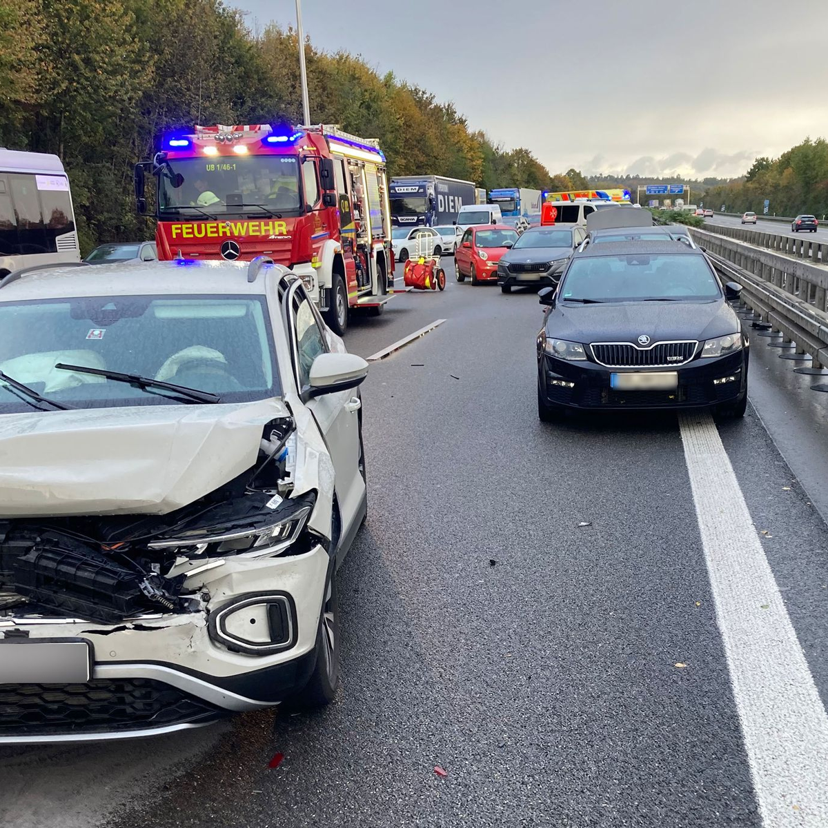 Auf der Autobahn 81 sind am Freitag 85 Fahrzeuge an 17 verschiedenen Unfallstellen aufeinander gefahren. - Foto: Jürgen Kümmerle/Heilbronner Stimme/dpa
