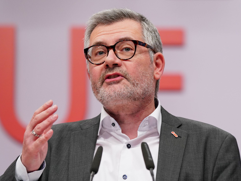 «Ich erhoffe mir jetzt nach den Wahlen Zeichen des gemeinsamen Aufbruchs und des Anpackens», sagt der Polen-Beauftragte der Bundesregierung, Dietmar Nietan. - Foto: Kay Nietfeld/dpa