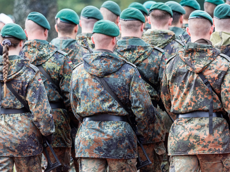 Soldaten der Bundeswehr im mecklenburgischen Hagenow. - Foto: Markus Scholz/dpa