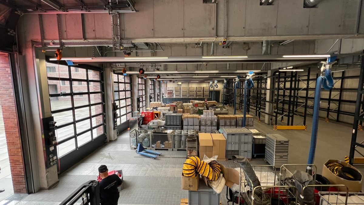 FW Stuttgart: Einzug der Freiwilligen Feuerwehr - Abteilung Logistik in die neue Feuer- und Rettungswache 5 - Foto: presseportal.de