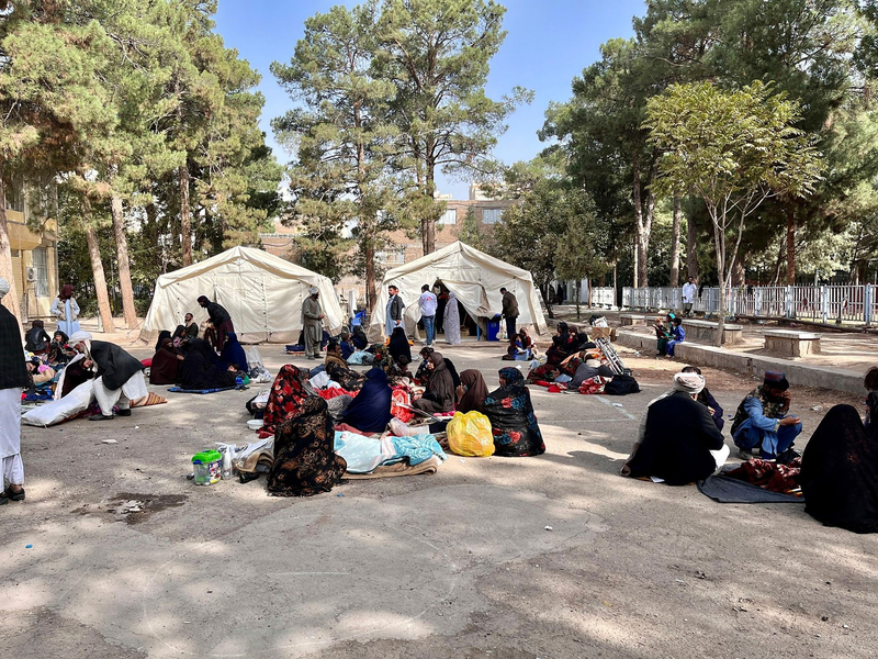 Verletzte werden nach dem starken Erdbeben am 15. Oktober in der Provinz Herat im Westen Afghanistans behandelt. (Archivbild) - Foto: Uncredited/MSF Afghanistan/AP/dpa