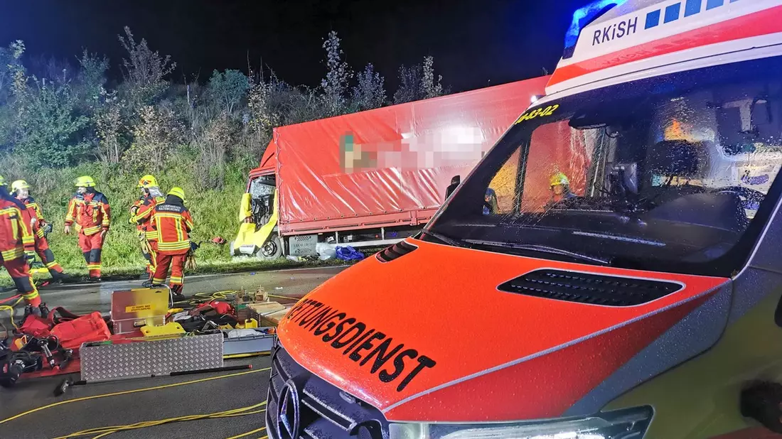 FW-SE: Schwerer Verkehrsunfall mit LKW-Beteiligung auf der BAB7 - Bild: presseportal.de