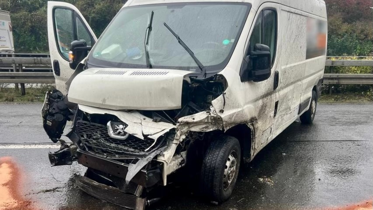 FW-EN: Verkehrsunfall auf der Autobahn führt zu Vollsperrung - Foto: presseportal.de