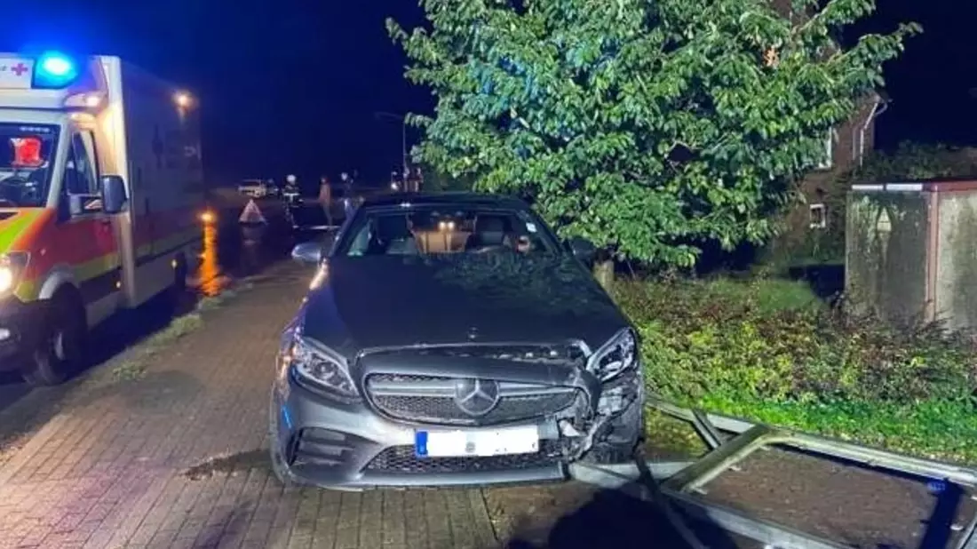 POL-STD: Senior verstirbt bei Unfall mit Trecker in Hammah, Unfall unter Alkohol in Jork-Borstel - Fahrer leicht verletzt - Bild: presseportal.de